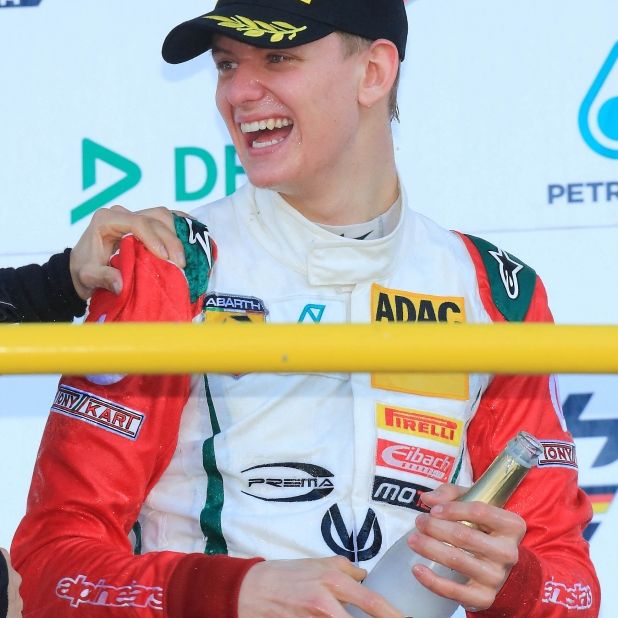 So ausgelassen spielt der Schumi-Spross mit Onkel Ralf Schumacher So ausgelassen spielt der Schumi-Spross mit Onkel Ralf Schumacher (Foto)