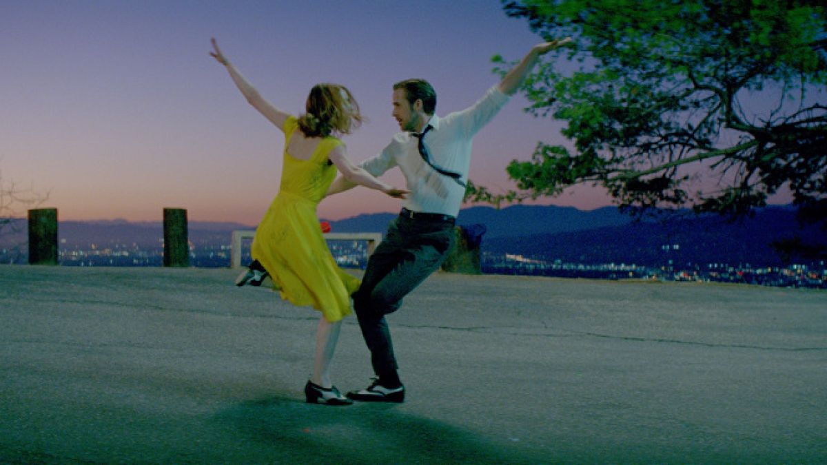 Emma Stone und Ryan Gosling in ihrem neuen Film "La La Land". Das Filmmusical eröffnet die Internationalen Filmfestspiele von Venedig. (Foto)
