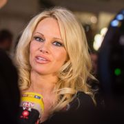 2014 machte Pamela Anderson öffentlich, in ihrer Kindheit und Jugend mehrfach vergewaltigt worden zu sein - unter anderem von ihrer Babysitterin und ihrem ersten Freund. 2014 machte Pamela Anderson öffentlich, in ihrer Kindheit und Jugend mehrfach vergewaltigt worden zu sein - unter anderem von ihrer Babysitterin und ihrem ersten Freund.