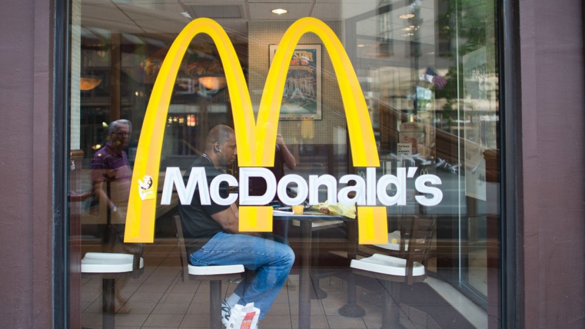 McDonald's beschäftigt vermehrt Flüchtlinge, auch wenn sie nicht über ausreichend Sprachkenntnisse verfügen. (Foto)