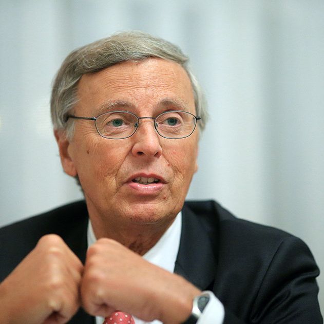 Absturz auf Mallorca! Der tiefe Fall von Wolfgang Bosbach Absturz auf Mallorca! Der tiefe Fall von Wolfgang Bosbach (Foto)