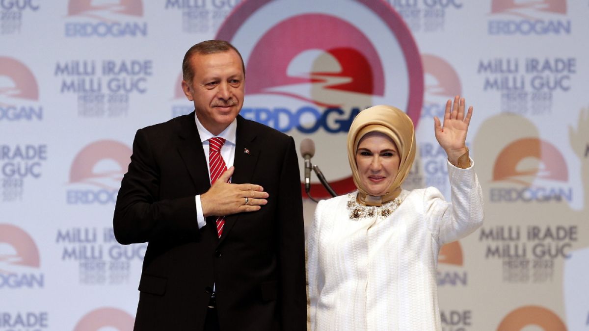 Recep Tayyip Erdogan mit seiner Frau Emine. Das Paar ist seit 1978 verheiratet. (Foto)