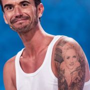 Florian Silbereisen präsentiert stolz sein Helene-Fischer-Tattoo.