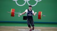 Schmerzhaft: Der linke Arm des Gewichthebers Andranik Karapetyan knickt einfach weg.
