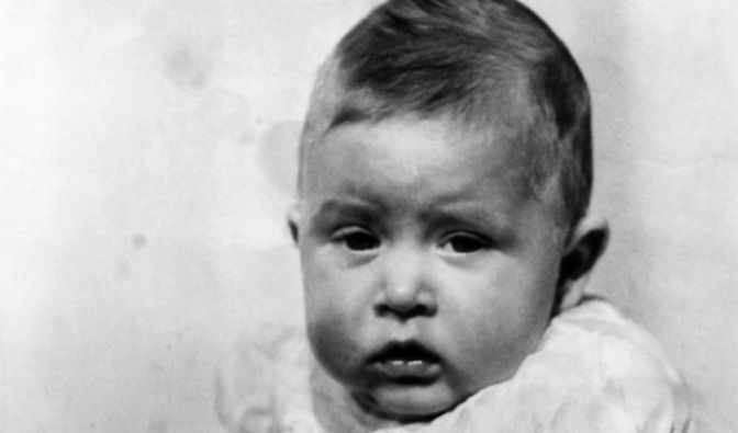 Schon als Baby hatte dieser Royal überaus große Ohren.