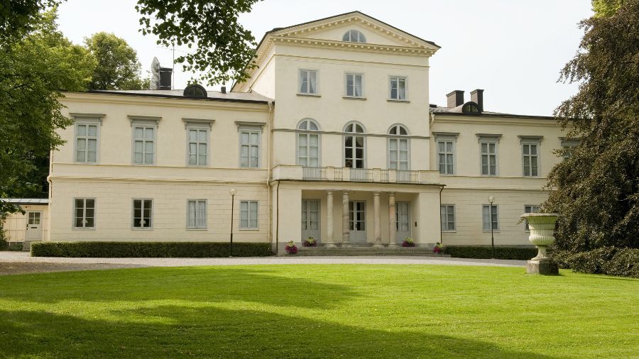 König Carl Gustav und seine vier Schwestern wurden auf Schloss Haga geboren. Seit 2010 ist das im 19. Jahrhundert erbaute Anwesen der Wohnsitz von Kronprinzessin Victoria und ihrer kleinen Familie. (Foto)