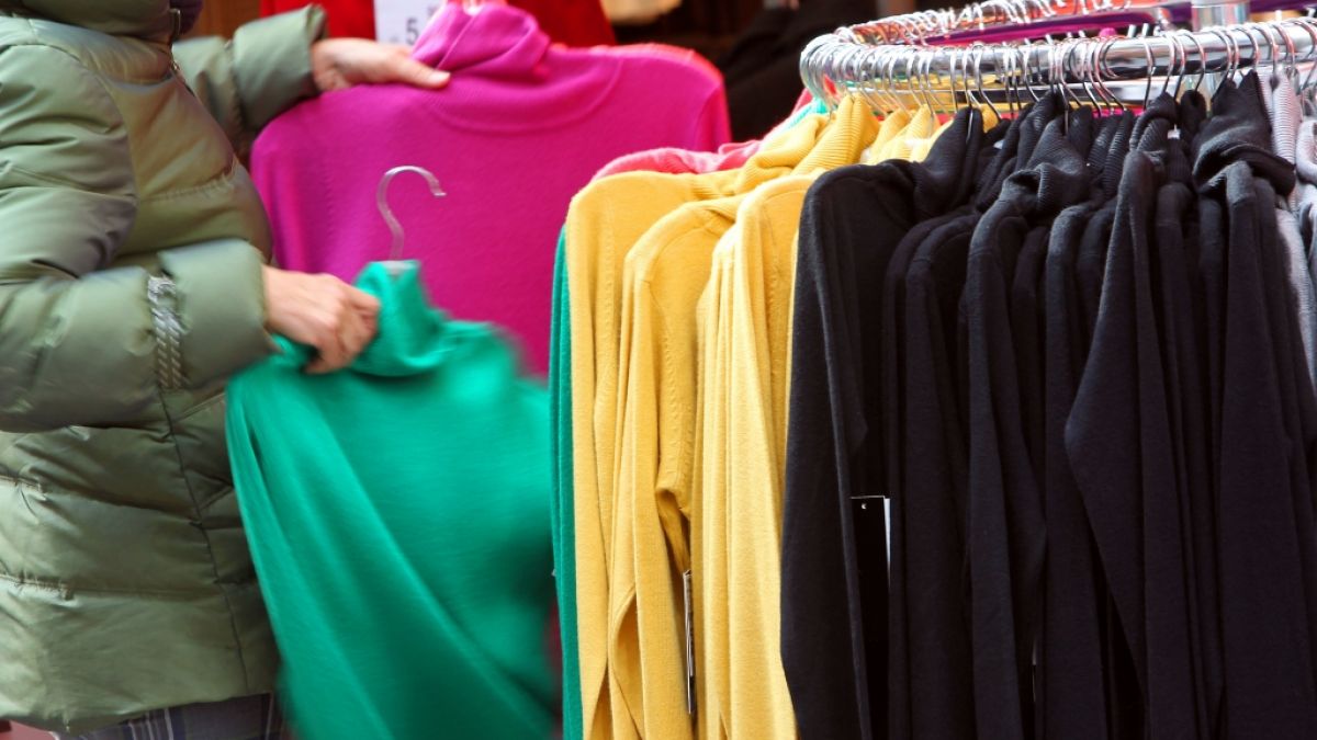 In vielen Kleidungsstücken sind giftige Stoffe enthalten, die Krebs auslösen können. (Foto)