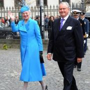 Als Königin muss man aus der Masse herausstechen - vermutlich deshalb liebt die dänische Königin knallige Farben bei öffentlichen Auftritten. Dieses himmelblaue Mantelkleid steht Margrethe tadellos. Als Königin muss man aus der Masse herausstechen - vermutlich deshalb liebt die dänische Königin knallige Farben bei öffentlichen Auftritten. Dieses himmelblaue Mantelkleid steht Margrethe tadellos.