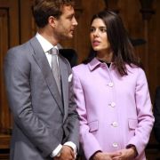 Die junge Generation der Grimaldis hat das modische Gespür in die Wiege gelegt bekommen. Hier punktet Charlotte Casiraghi, Tochter von Caroline von Hannover, mit einem fliederfarbenen Mantel. Die junge Generation der Grimaldis hat das modische Gespür in die Wiege gelegt bekommen. Hier punktet Charlotte Casiraghi, Tochter von Caroline von Hannover, mit einem fliederfarbenen Mantel.