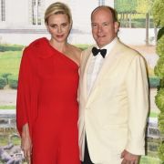 Mit ihren eleganten Outfits macht Charlène, Fürstin von Monaco, ihrem Stand alle Ehre - ihre Schwiegermutter Grace Kelly wäre stolz auf sie gewesen. Mit ihren eleganten Outfits macht Charlène, Fürstin von Monaco, ihrem Stand alle Ehre - ihre Schwiegermutter Grace Kelly wäre stolz auf sie gewesen.