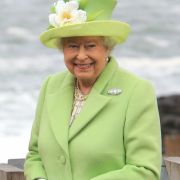 Sie ist nicht nur die am längsten amtierende Monarchin Europas, sondern auch die Stilikone schlechthin: Queen Elizabeth II. liebt farbenfrohe Outfits wie dieses in hellgrün und macht damit bei jedem öffentlichen Anlass eine ausgezeichnete Figur. Sie ist nicht nur die am längsten amtierende Monarchin Europas, sondern auch die Stilikone schlechthin: Queen Elizabeth II. liebt farbenfrohe Outfits wie dieses in hellgrün und macht damit bei jedem öffentlichen Anlass eine ausgezeichnete Figur.