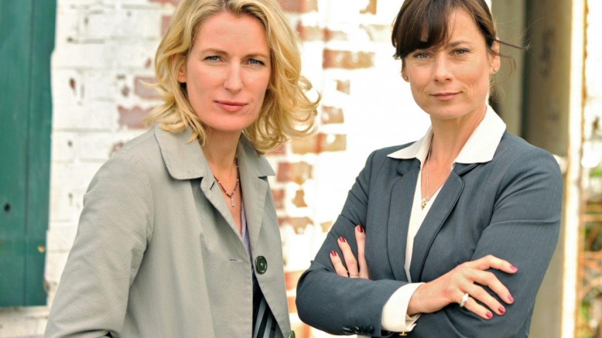 Inka Friedrich (rechts) und Schauspielkollegin Maria Furtwängler bei den Dreharbeiten zum "Tatort: Schwarze Tiger, weiße Löwen". (Foto)