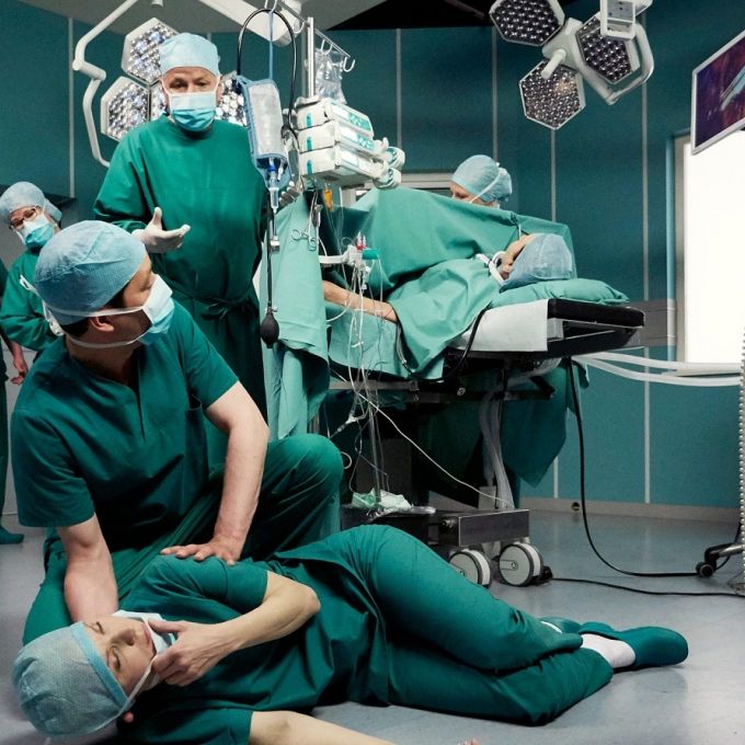 Drama in der ARD-Sachsenklinik! Dr. Globisch bricht zusammen Drama in der ARD-Sachsenklinik! Dr. Globisch bricht zusammen (Foto)