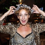 Sissy Perlinger sagt nein zum Dirndl: Die Entertainerin setzte lieber auf ihren angestammten Leoparden-Look als auf ein bayrisches Wiesn-Gewand. Sissy Perlinger sagt nein zum Dirndl: Die Entertainerin setzte lieber auf ihren angestammten Leoparden-Look als auf ein bayrisches Wiesn-Gewand.