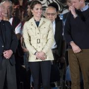 Nein, Herzogin Kate will hier nicht auf Safari gehen - im kanadischen Westen hat sich die Mutter von Prinz George und Prinzessin Charlotte jedoch für einen Aktiv-Look mit Safarijacke und kniehohen Stiefeln entschieden. Nein, Herzogin Kate will hier nicht auf Safari gehen - im kanadischen Westen hat sich die Mutter von Prinz George und Prinzessin Charlotte jedoch für einen Aktiv-Look mit Safarijacke und kniehohen Stiefeln entschieden.