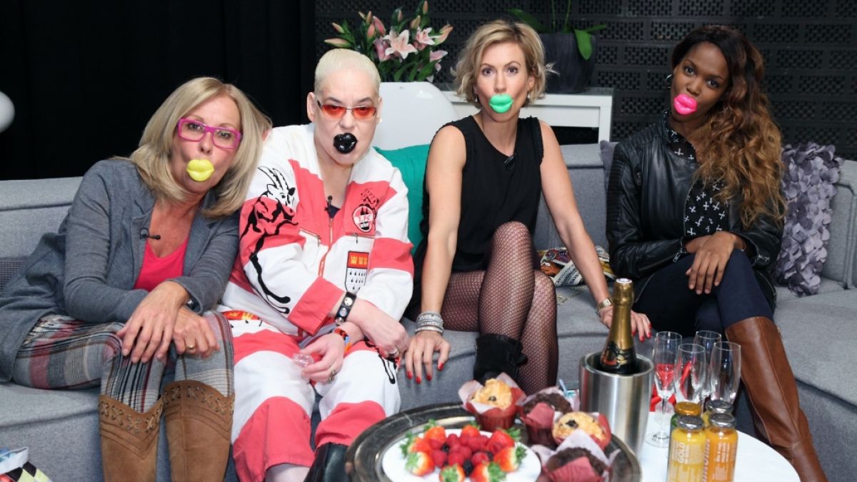 Margarethe Schreinemakers, Hella von Sinnen, Wolke Hegenbarth und Oti Mabuse bei "Promi Shopping Queen". (Foto)
