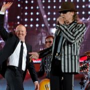Stefan Raab (li.) auf der Bühne mit Udo Lindenberg. Stefan Raab (li.) auf der Bühne mit Udo Lindenberg.