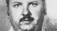 Polizeifoto von John Wayne Gacy, aufgenommen nach seiner Festnahme am 22. Dezember 1978. Gacy wurde im März 1980 zum Tode verurteilt und im Mai 1994 hingerichtet.