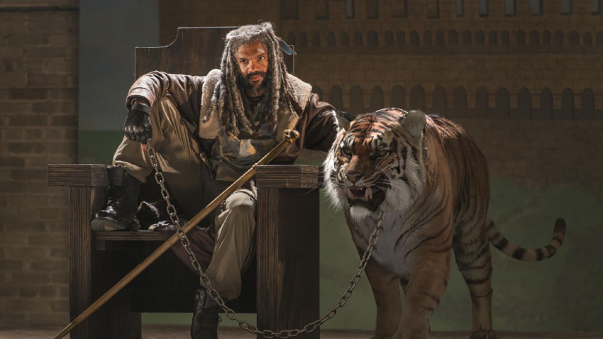 König Ezekiel und sein Tiger Shiva machen Jagd auf Zombies bei "The Walking Dead". (Foto)