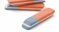 Hatte nicht jeder einen solchen Radiergummi in der Schule? Doch warum hat er zwei Farben? Die rötliche Seite ist für die Entfernung von Bleistift-Strichen, die blaue für Tinte!