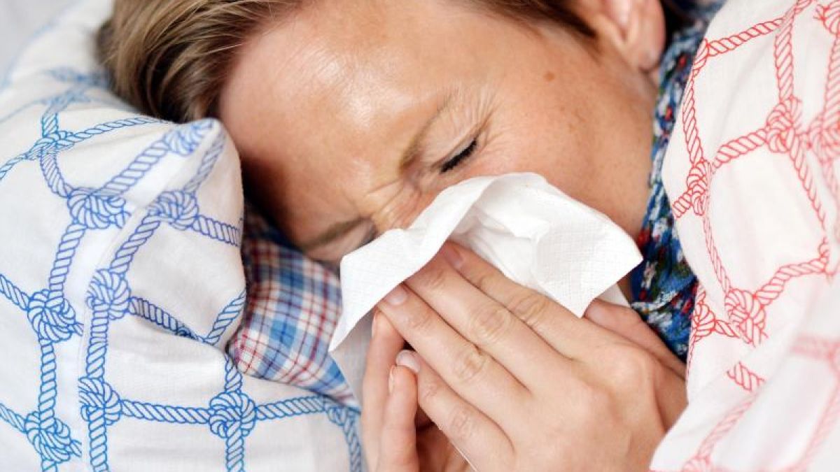 Es sind bereits die ersten Grippefälle in dieser Saison aufgetreten. Bevor sich die Influenza-Erreger jedoch weiter ausbreiten, sollte man sich impfen lassen. (Foto)