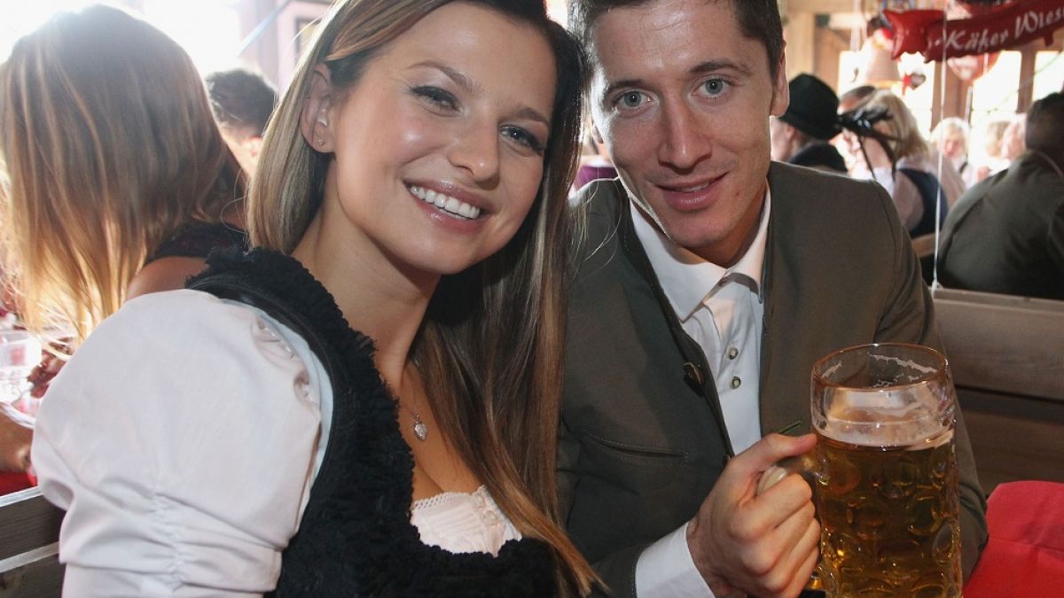 Robert Lewandowski mit seiner geliebten Frau Anna beim Münchner Oktoberfest. (Foto)