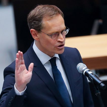 Der SPD-Politiker Michael Müller bei seiner Vereidigung als Regierender Bürgermeister von Berlin. Der SPD-Politiker Michael Müller bei seiner Vereidigung als Regierender Bürgermeister von Berlin.
