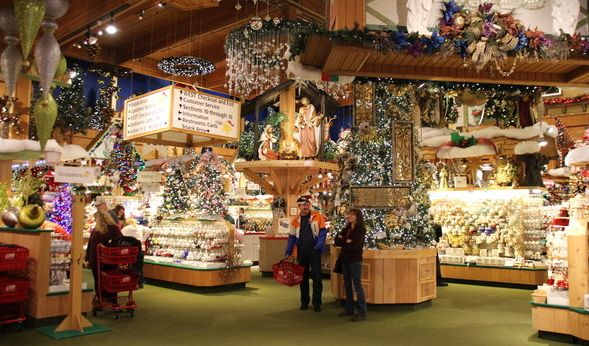 Bronner S Christmas Wonderland Weihnachtsdeko Xxl Das Ist Der Grosste Weihnachtsladen Der Welt News De