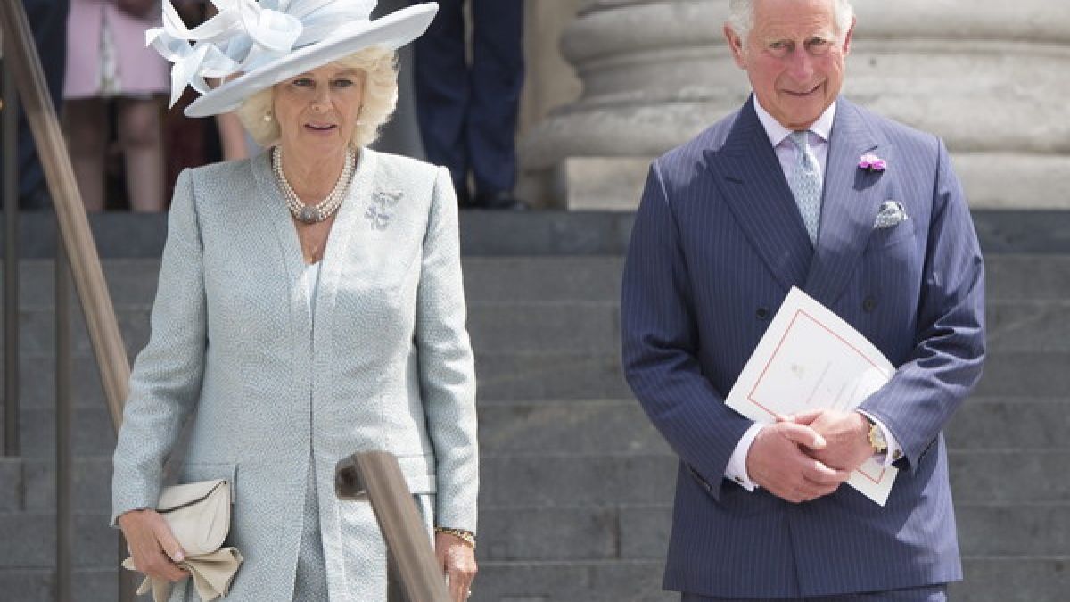 Dicke Luft bei Prinz Charles und Herzogin Camilla: In einer Biografie über den Prinzen von Wales behauptet Autorin Sally Bedell Smith, der britische Thronfolger habe neben Prinzessin Diana und Camilla Parker-Bowles auch eine weitere Affäre gehabt. (Foto)