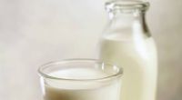 Das in der Milch vorhandene Kalzium regt die Fettverbrennung an und kann auf diese Weise zum Abnehmen beitragen.