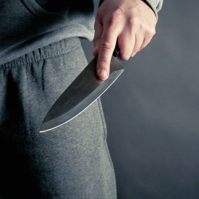 Mann sticht Ex-Freundin vor Augen der Polizei nieder Mann sticht Ex-Freundin vor Augen der Polizei nieder (Foto)
