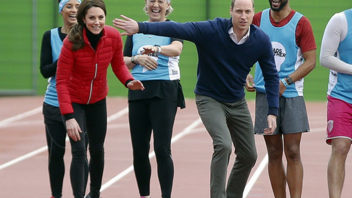 Herzogin Kate zeigte sich beim Sprintwettkampf mit ihrem Ehemann Prinz William ungewohnt sportlich - knackige Muskeln inklusive. (Foto)