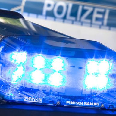 Brutalo-Polizisten prügeln Porschefahrer (72) krankenhausreif Brutalo-Polizisten prügeln Porschefahrer (72) krankenhausreif (Foto)