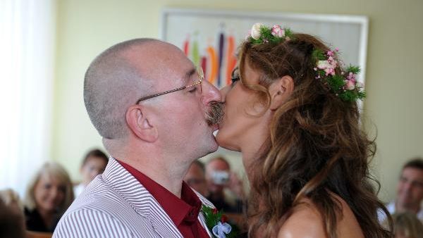 2009 heiratete Fernseh-Koch Horst Lichter seine langjährige Freundin Nada im Standesamt von Rommerskirchen. (Foto)