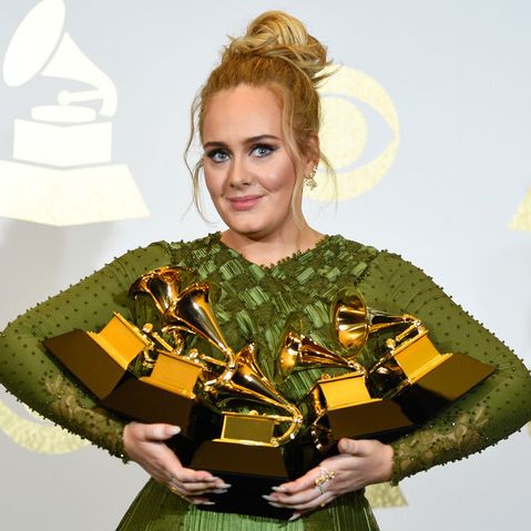 Adele räumt bei Grammys ab - 5 Trophäen für David Bowie Adele räumt bei Grammys ab - 5 Trophäen für David Bowie (Foto)