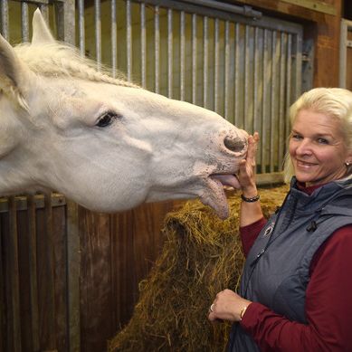 Unerwartete Hilfe für Carmen Hanken auf dem Hankenhof Unerwartete Hilfe für Carmen Hanken auf dem Hankenhof (Foto)