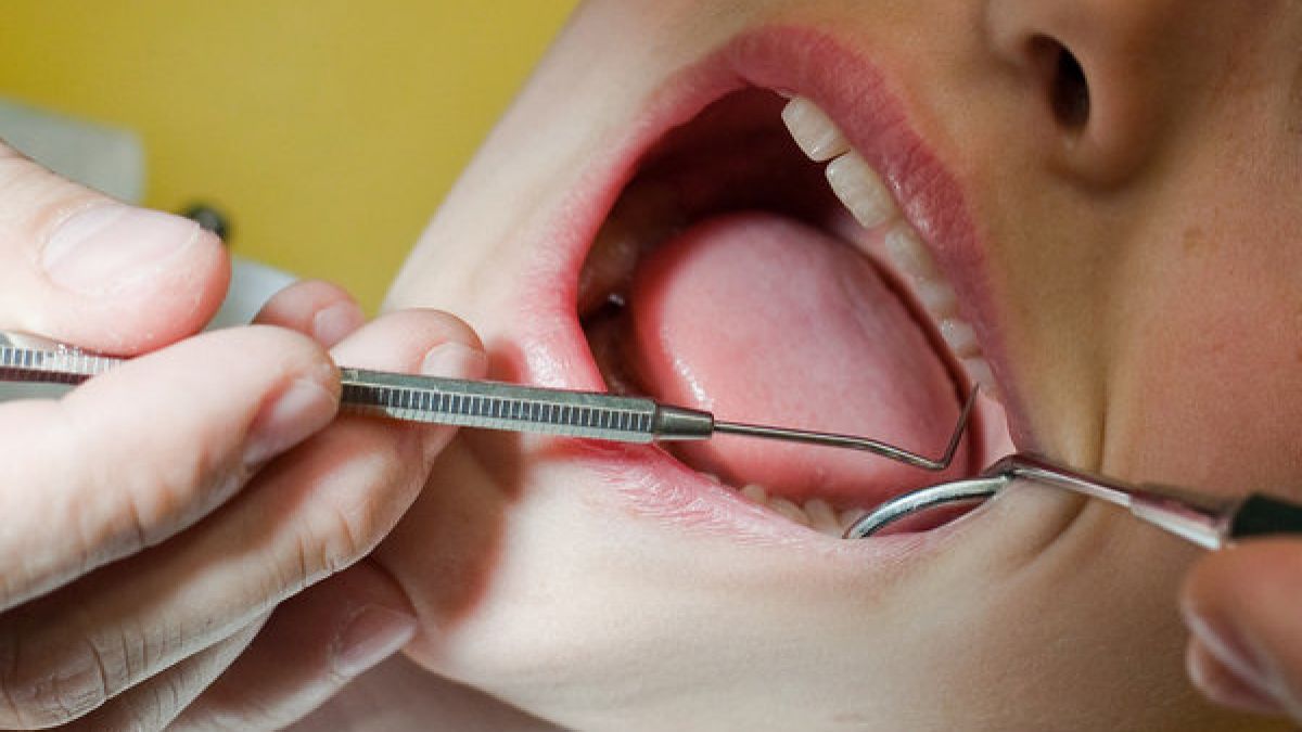 Laut einer Taiwanesischen Studie sollten Frauen bei Männern vor allem auf die Zähne schauen (Symbolbild). (Foto)