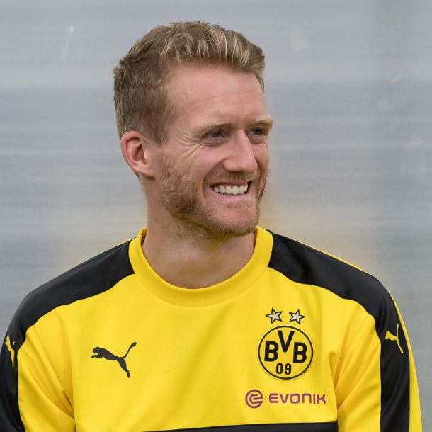 Voll verknallt! Das ist die heiße Freundin des Borussen-Kickers! Voll verknallt! Das ist die heiße Freundin des Borussen-Kickers! (Foto)