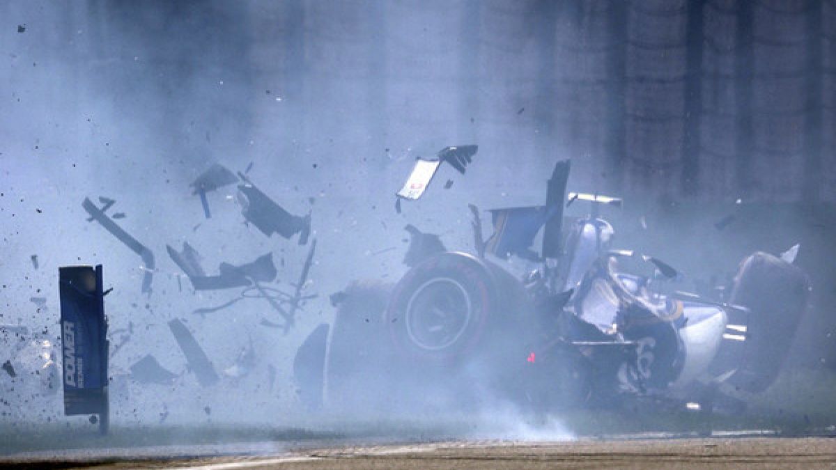 Bei einem Crash in der britischen Formel 4 verletzte sich Nachwuchspilot Billy Monger so schwer, dass ihm beide Beine amputiert wurden. (Foto)