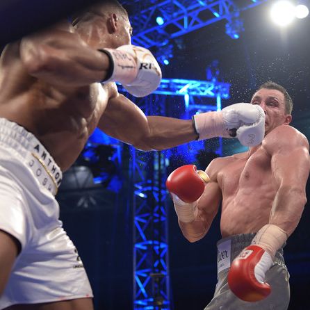 Wladimir Klitschko nach TKO in Runde 11 entthront! Wladimir Klitschko nach TKO in Runde 11 entthront! (Foto)