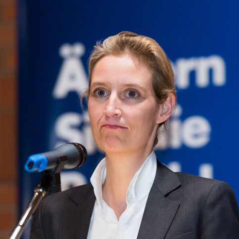 Freundin und Söhne! So lebt die AfD-Politikerin heute mit ihrer Familie Freundin und Söhne! So lebt die AfD-Politikerin heute mit ihrer Familie (Foto)