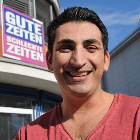 ER feiert sein Comeback bei "Gute Zeiten, schlechte Zeiten" ER feiert sein Comeback bei "Gute Zeiten, schlechte Zeiten" (Foto)