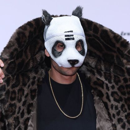 Endlich! Rapper zeigt sich ohne Panda-Maske