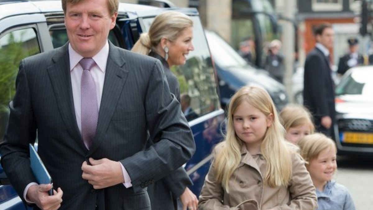 Prinzessin Amalia der Niederlande mit ihrem Vater König Willlem-Alexander (l.). (Foto)