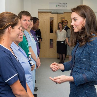 Offenbart Herzogin Kate hier ihren Babybauch? Offenbart Herzogin Kate hier ihren Babybauch? (Foto)