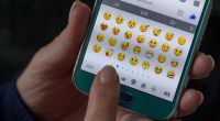 WhatsApp-Nutzer können sich über knapp 70 neue Emojis freuen.