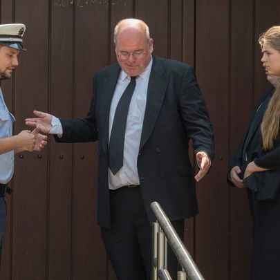Unwürdige Beerdigung! Streit um Helmut Kohls Grab eskaliert Unwürdige Beerdigung! Streit um Helmut Kohls Grab eskaliert (Foto)