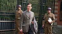 Der brillante Mathematikprofessor Alan Turing (Benedict Cumberbatch) stellt sich beim britischen Militär in der Spionagezentrale Bletchley Park vor. Er möchte die deutsche Chiffriermaschine Enigma knacken.