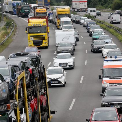 Stau-Gefahr! Ferien-Start sorgt bereits jetzt für überfüllte Autobahnen