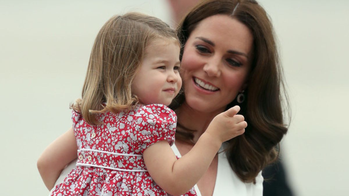 Kate Middleton und Tochter Charlotte beim Besuch in Polen: Danach ging es für die Royal-Familie am 19. Juli nach Deutschland. (Foto)